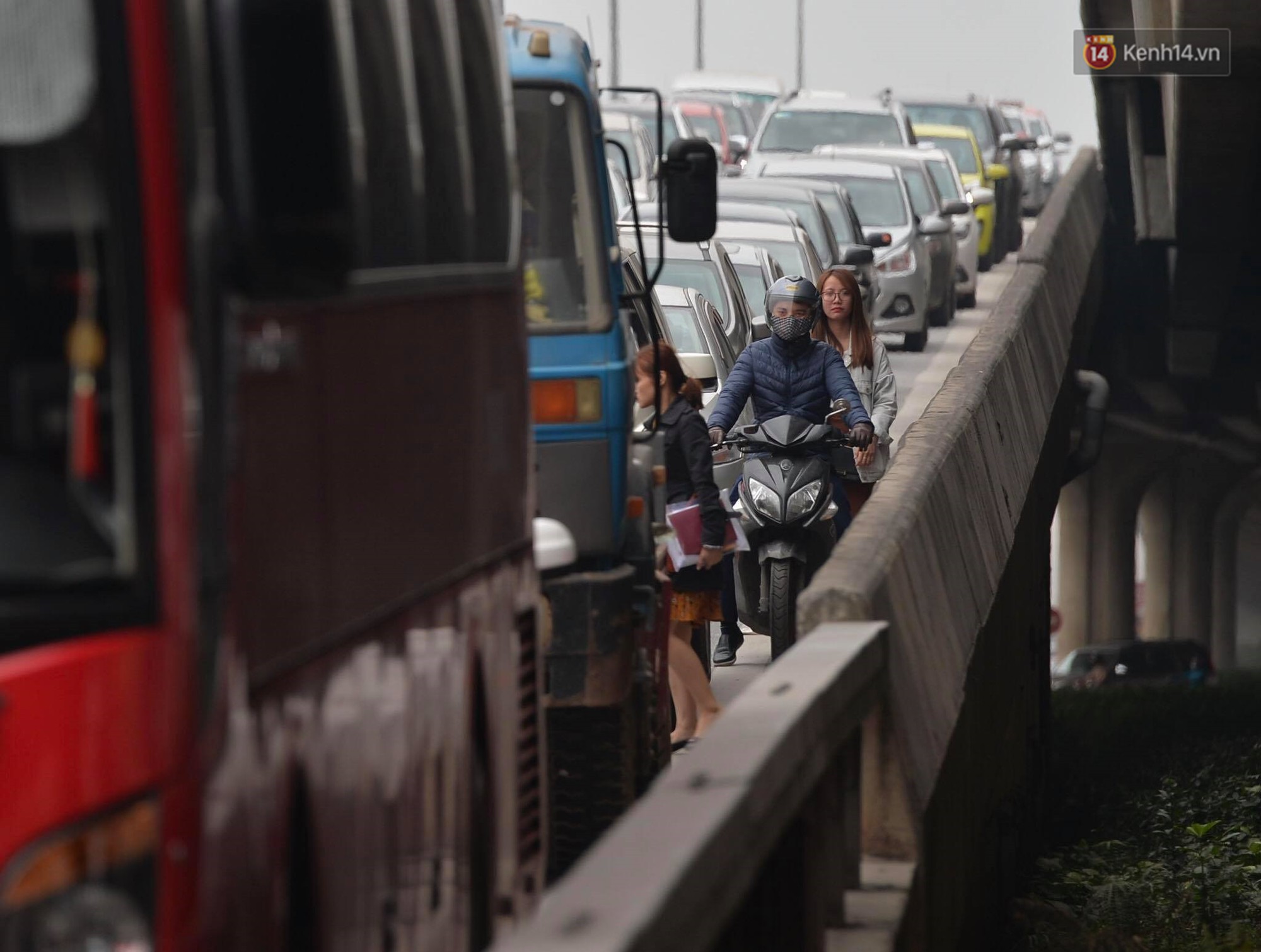 Hà Nội: Ùn tắc kinh hoàng trên đường Vành đai 3, hàng nghìn phương tiện chôn chân từ sáng sớm